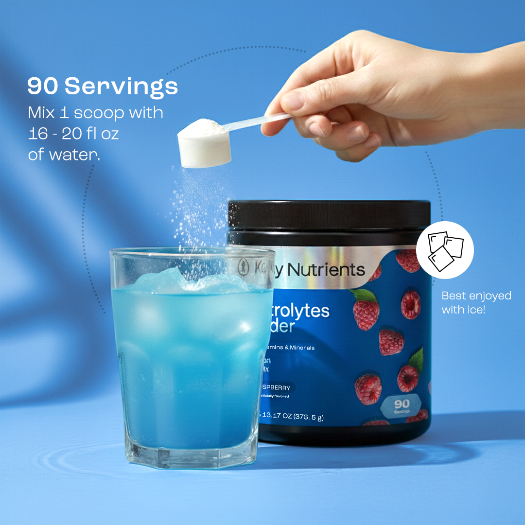 Elektrolyte-Pulver: Messlöffel in Wasser, daneben die Dose, Blue Raspberry