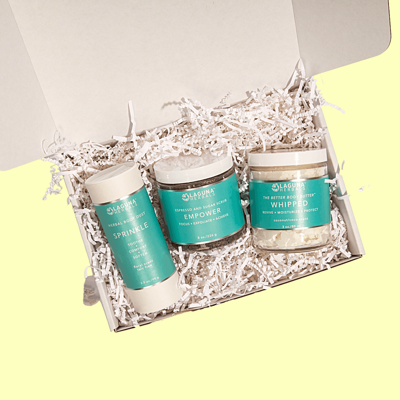 Coffee Scrub in einer Geschenkbox, braunes Peeling in einer Glasdose