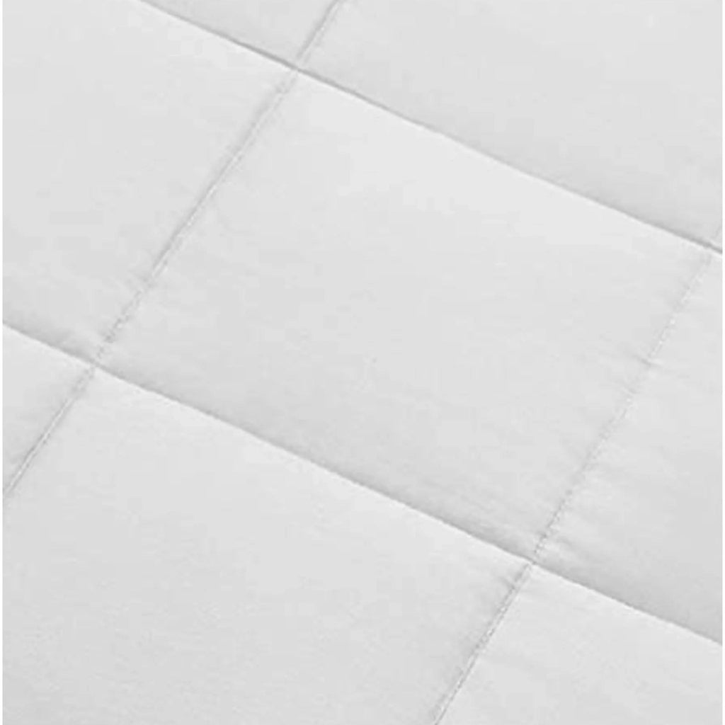 White comforter baffle channels with stitched edge and straight quilting lines