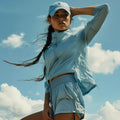 Example product: hellblaue Windjacke mit Reißverschluss und Kapuze