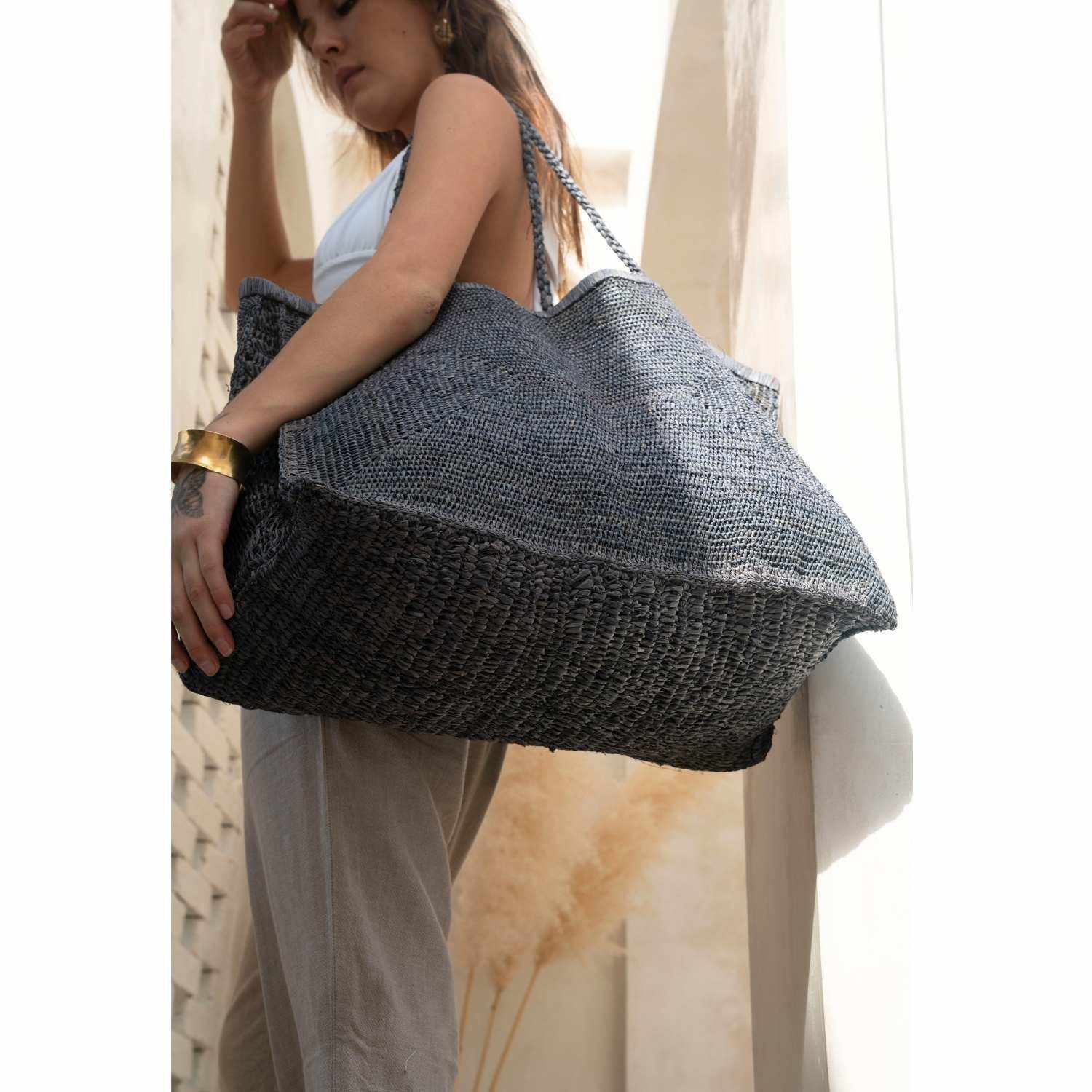 Raffia Strandtasche, dunkelgrau-schwarz gemustert, große Umhängetasche
