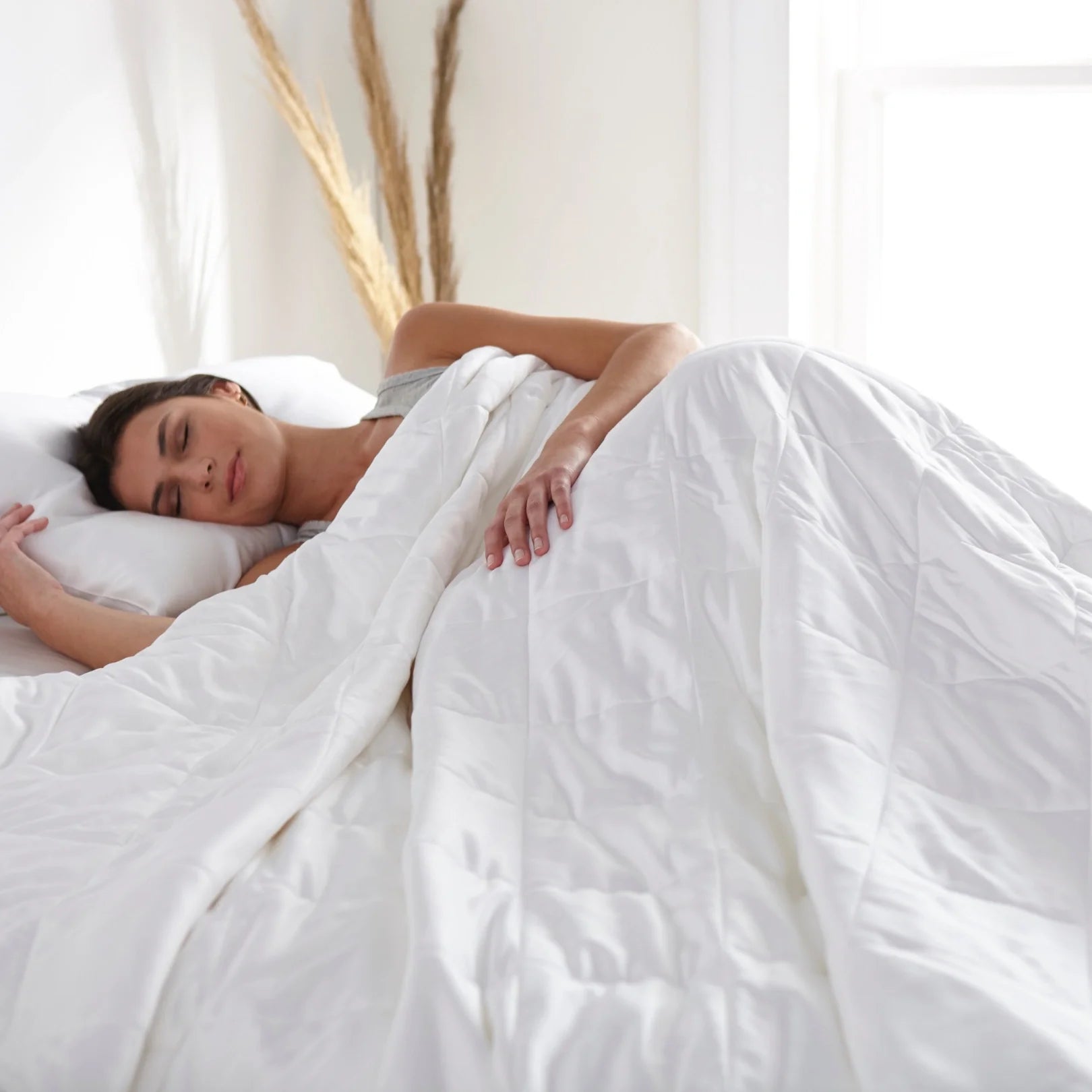 White duvet comforter on bed, smooth surface with piped edge and quilting