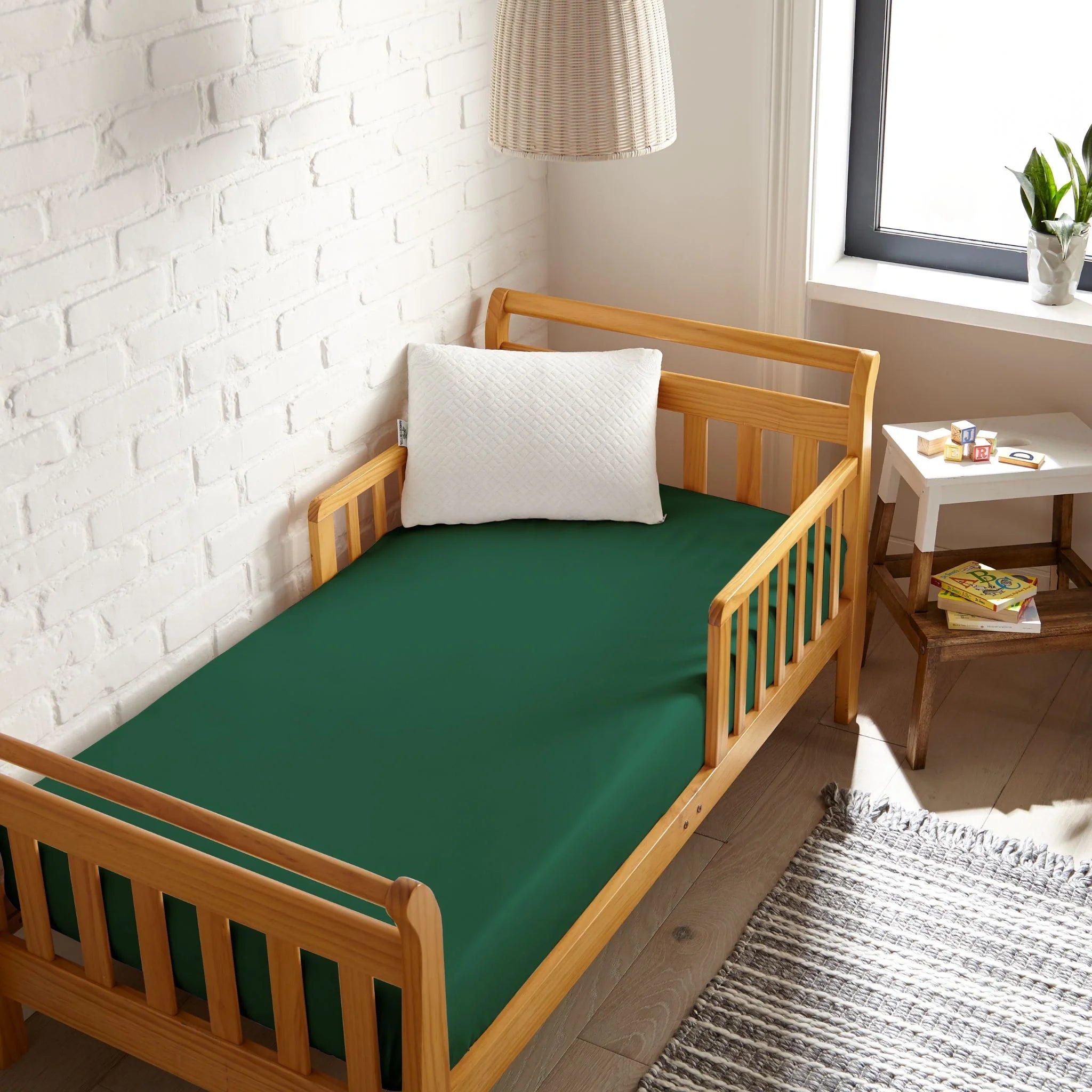 Cooling bamboo crib fitted sheet in emerald green, smooth fitted fabric cover