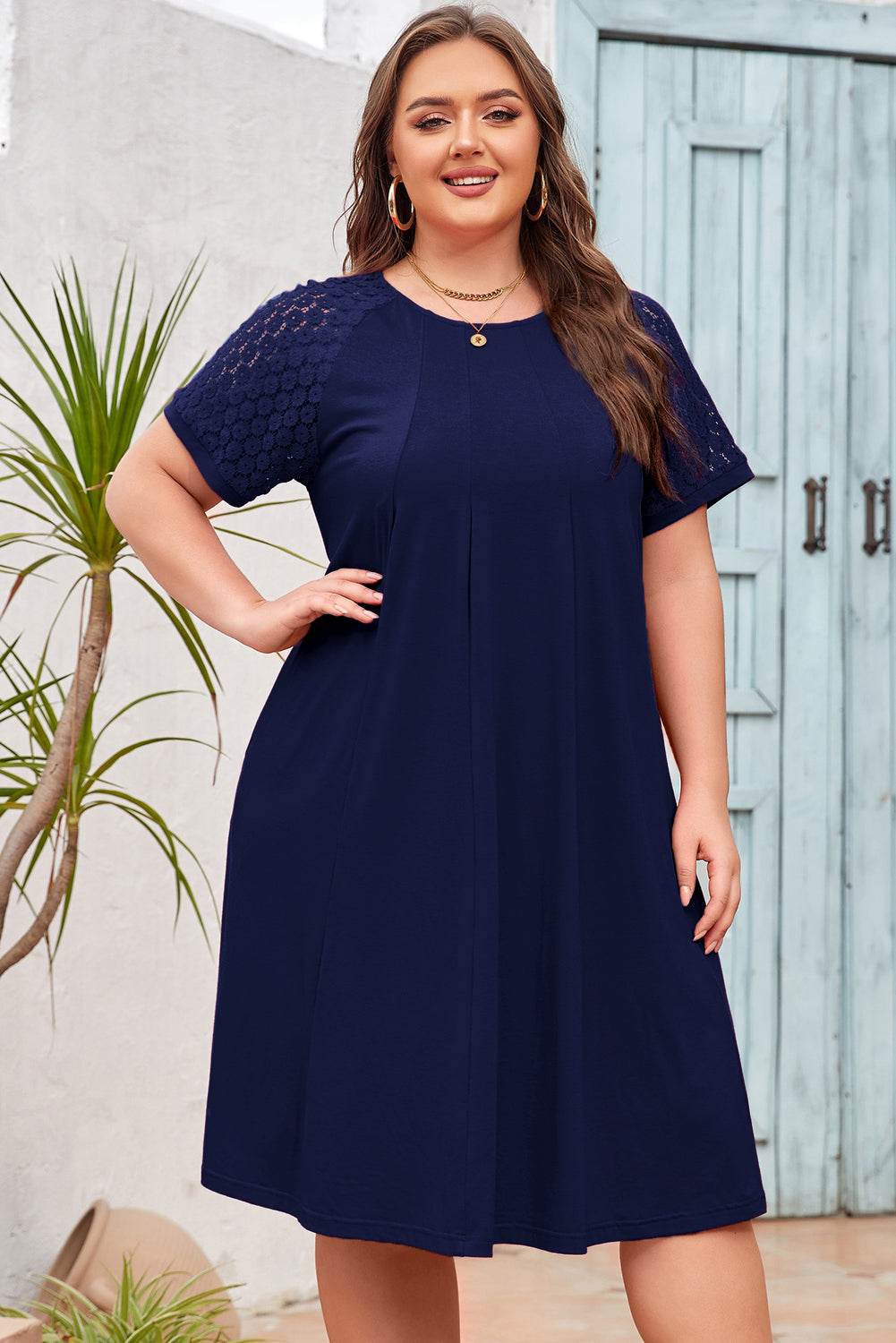 Navy Blue Plus Size Kleid mit Spitzenärmeln und plissiertem Glockenrock