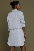 Kleid „Meet me by the Cliff“ hellblaues Rückenteil mit Bindegürtel