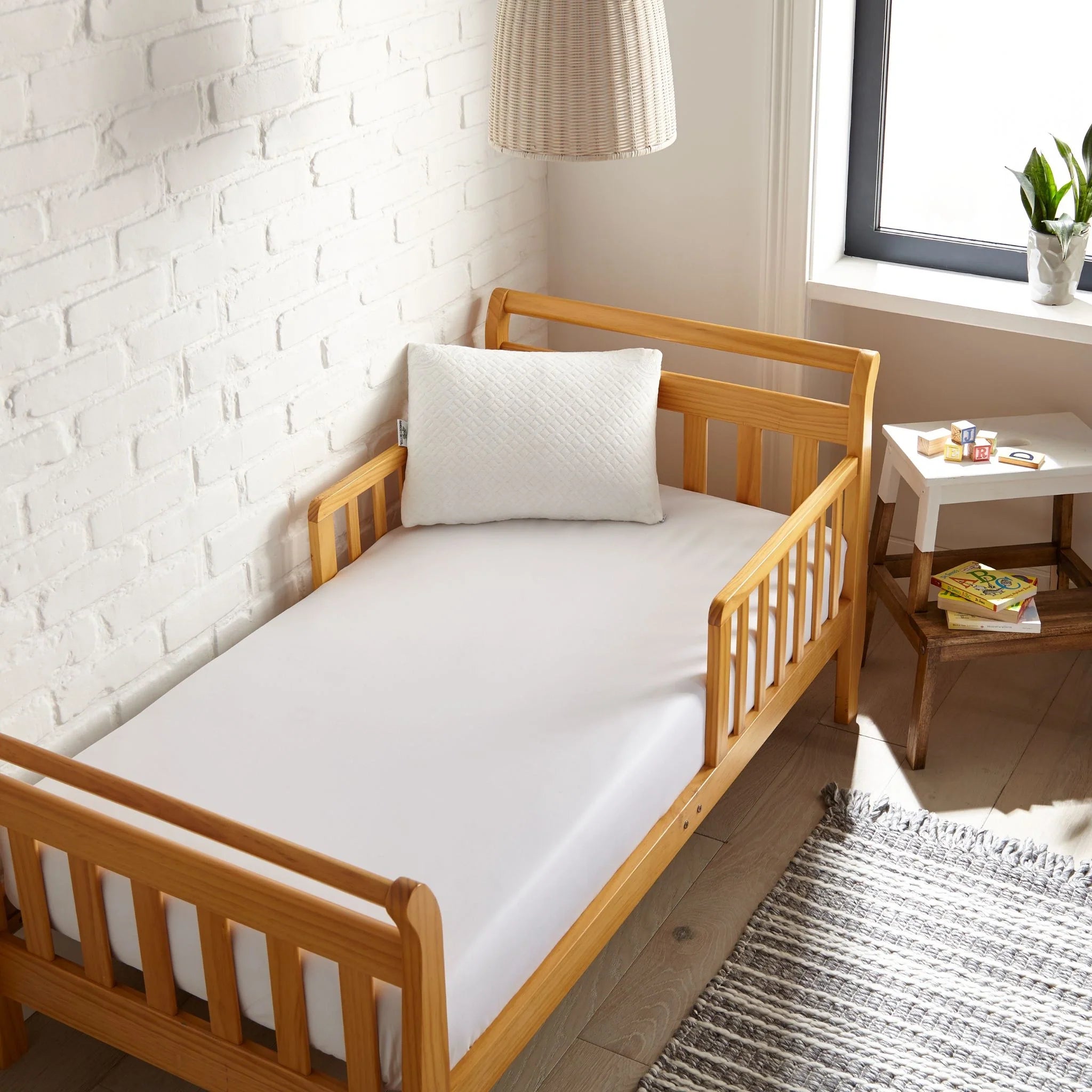 Cooling bamboo crib fitted sheet, white—smooth fitted mattress cover for crib bed